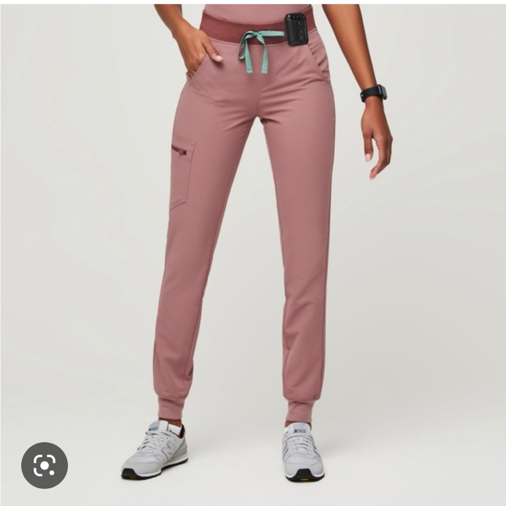 FIGS mineral mauve Zamora jogger scrub pants in XS TALL